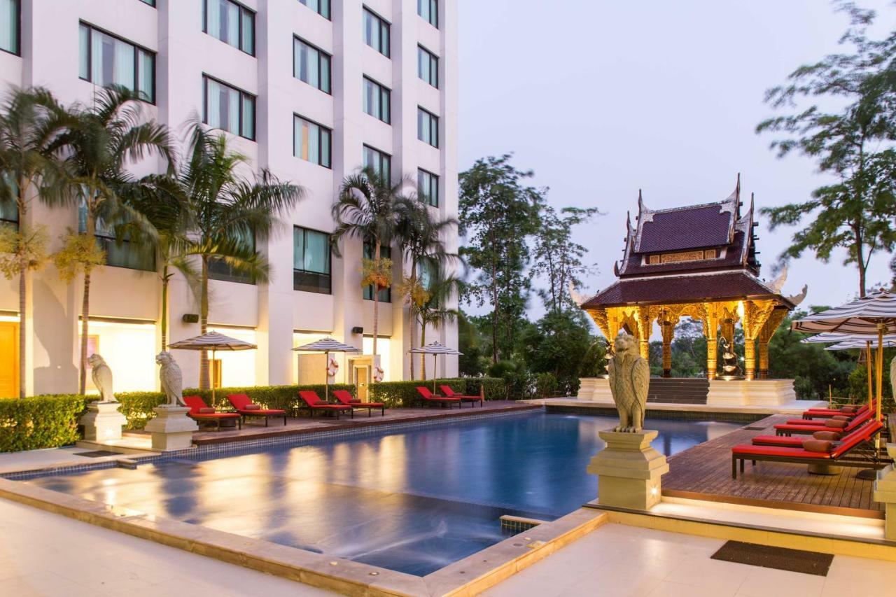 Mida Grande Dhavaravati - Sha Nakhon Pathom